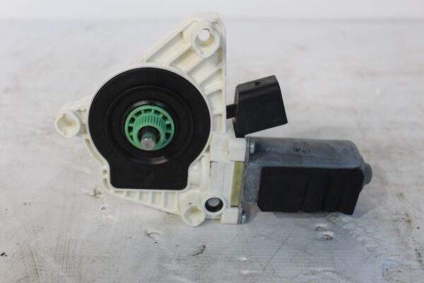 Mercedes Benz W117 CLA Window Regulator Motor A2078200642