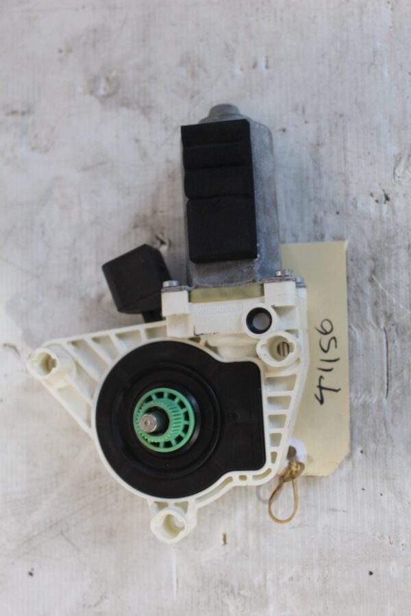 Mercedes Benz W117 CLA Window Regulator Motor A2078200642