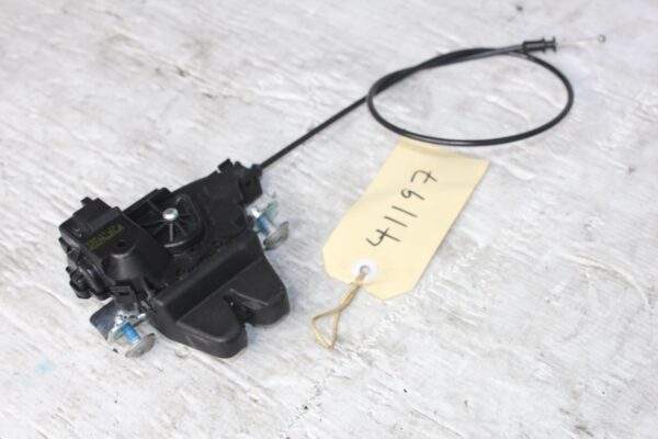 Mercedes Benz W204 W212 C E Class Boot Lock Actuator A2047500485