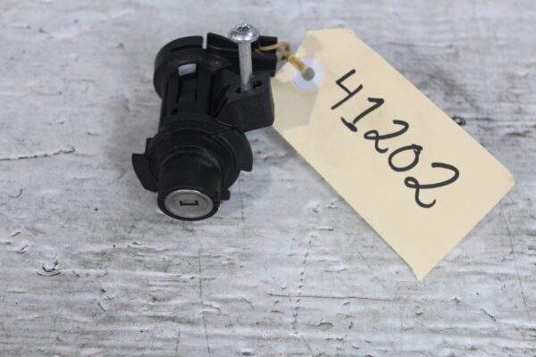 Mercedes Benz W204 C Class Emergency Boot Release Actuator A2047500061