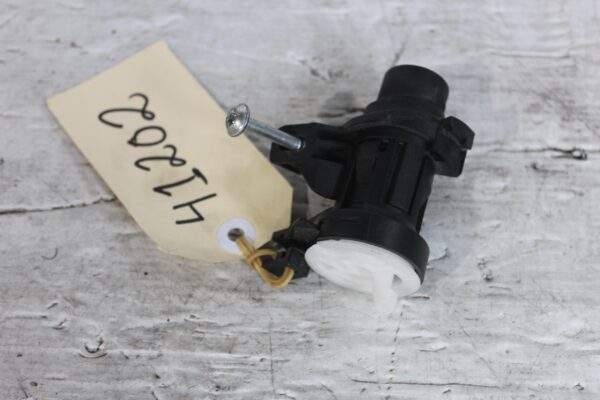 Mercedes Benz W204 C Class Emergency Boot Release Actuator A2047500061