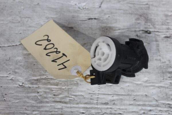 Mercedes Benz W204 C Class Emergency Boot Release Actuator A2047500061