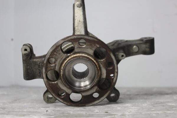 Mercedes Benz W176 W117 A45 CLA45 Front Right Knuckle Hub Carrier A1763300600