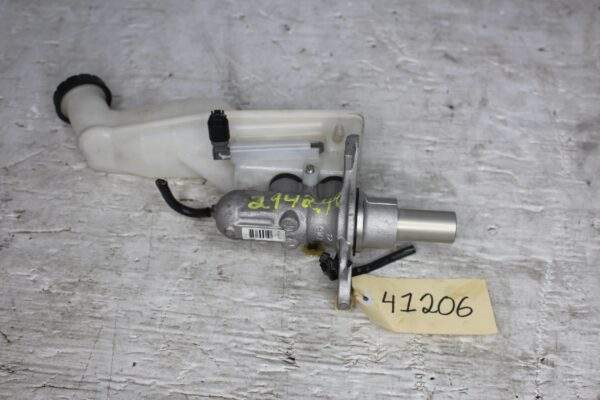 Mercedes Benz A45 CLA45 Brake Master Cylinder A2464300302, A2464300101