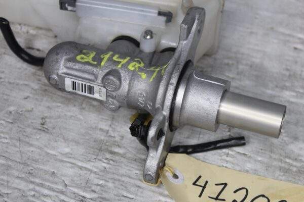 Mercedes Benz A45 CLA45 Brake Master Cylinder A2464300302, A2464300101