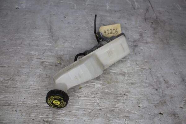 Mercedes Benz A45 CLA45 Brake Master Cylinder A2464300302, A2464300101