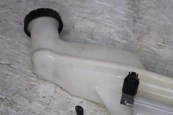 Mercedes Benz A45 CLA45 Brake Master Cylinder A2464300302, A2464300101