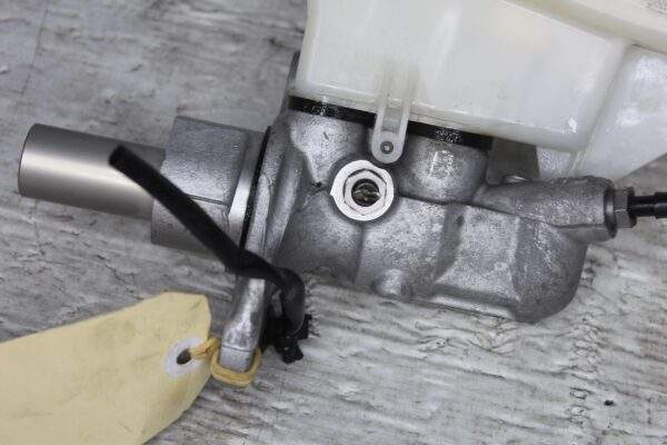 Mercedes Benz A45 CLA45 Brake Master Cylinder A2464300302, A2464300101