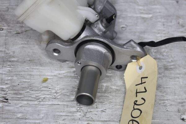 Mercedes Benz A45 CLA45 Brake Master Cylinder A2464300302, A2464300101