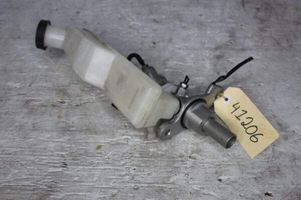 Mercedes Benz A45 CLA45 Brake Master Cylinder A2464300302, A2464300101