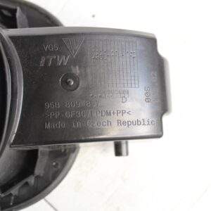 Porsche Macan 95B Fuel Filler Flap Cap Assembly 95B809857B 95B809857D 95B809857F - Image 4