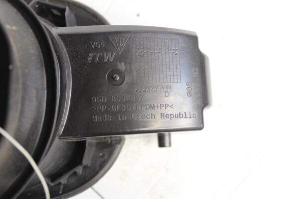 Porsche Macan 95B Fuel Filler Flap Cap Assembly 95B809857B 95B809857D 95B809857F