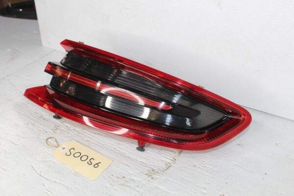 Porsche Macan 95B Rear Right Outer Tail Light Lamp 95B945096D, 95B945096R