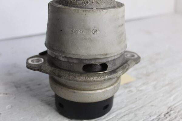 Porsche Cayenne 958 92A Engine Hydro Mount 95837504960, 7L8199131F