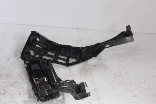 Porsche 95B Macan Rear Left Bumper Support Bracket 95B807253, 95B807253C