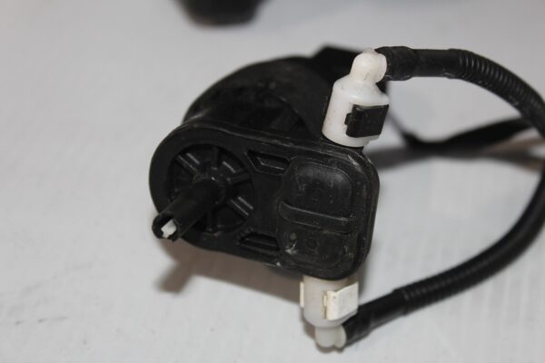 Audi 8R Q5 SQ5 Windshield Washer Bottle Reservoir 8R0955453B, 8R0955970B