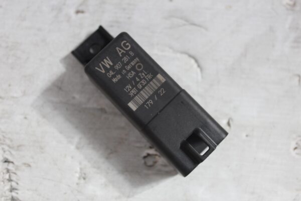 Volkswagen Audi Glow Plug Control Unit 04L907281B