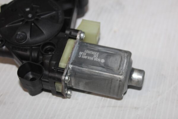 Volkswagen Mk7 Golf Front Left Window Regulator Motor 5Q0959801C