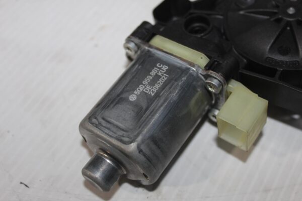 Volkswagen Mk7 Golf Front Left Window Regulator Motor 5Q0959801C