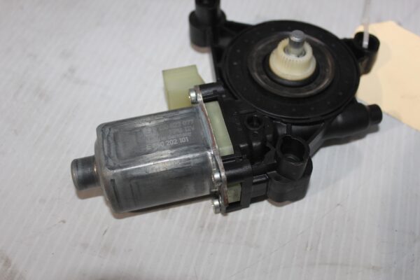 Volkswagen Mk7 Golf Front Left Window Regulator Motor 5Q0959801C