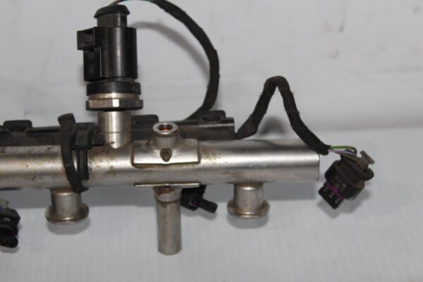 Volkswagen Golf Mk7 GTI R Fuel Rail With injector Harness 06K133317G, 06L971627E