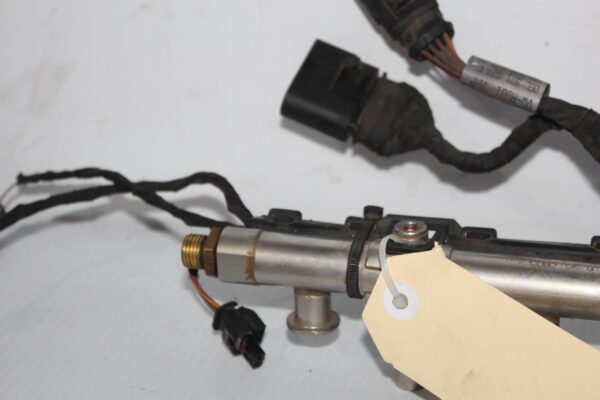 Volkswagen Golf Mk7 GTI R Fuel Rail With injector Harness 06K133317G, 06L971627E