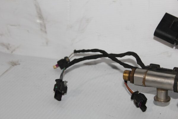 Volkswagen Golf Mk7 GTI R Fuel Rail With injector Harness 06K133317G, 06L971627E
