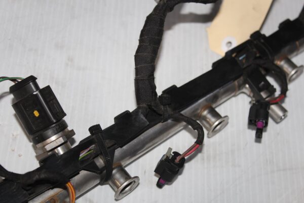 Volkswagen Golf Mk7 GTI R Fuel Rail With injector Harness 06K133317G, 06L971627E