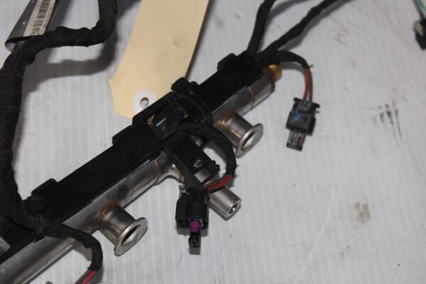 Volkswagen Golf Mk7 GTI R Fuel Rail With injector Harness 06K133317G, 06L971627E
