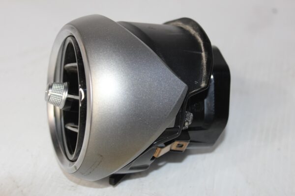 Mercedes Benz W205 C43 C63 AC Air Vent Assembly A2058304300