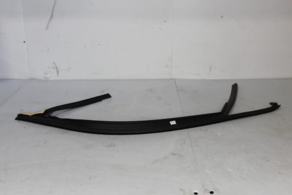 Mercedes Benz W176 A Class Front Right Door Window Mould A1767251200