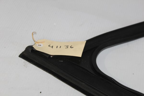 Mercedes Benz W176 A Class Front Right Door Window Mould A1767251200