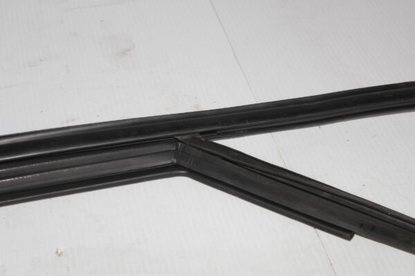 Mercedes Benz W176 A Class Front Right Door Window Mould A1767251200