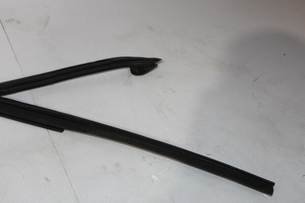 Mercedes Benz W176 A Class Front Right Door Window Mould A1767251200