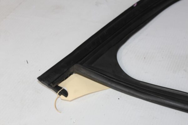 Mercedes Benz W176 A Class Front Right Door Window Mould A1767251200