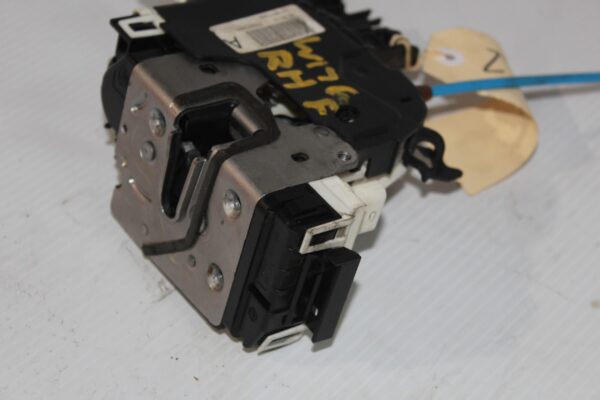 Mercedes Benz W176 W117 A CLA Class Front Right Door Lock Actuator A1667200235
