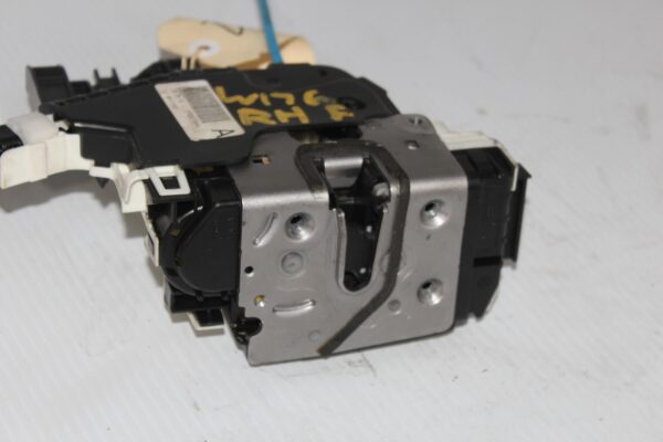 Mercedes Benz W176 W117 A CLA Class Front Right Door Lock Actuator A1667200235