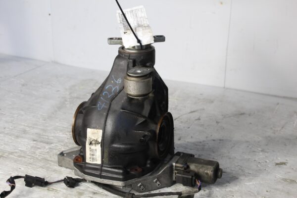 Mercedes Benz W205 C63s Sedan Rear Diff Differential A2053505007, A2053501024