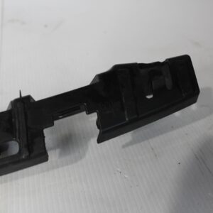 Porsche 95B Macan Rear Centre Bumper Support Bracket Mount 95B807863 - Image 2