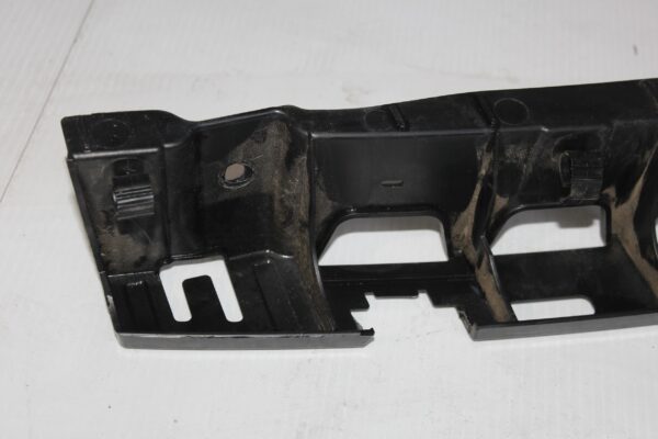 Porsche 95B Macan Rear Centre Bumper Support Bracket Mount 95B807863