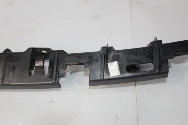 Porsche 95B Macan Rear Centre Bumper Support Bracket Mount 95B807863