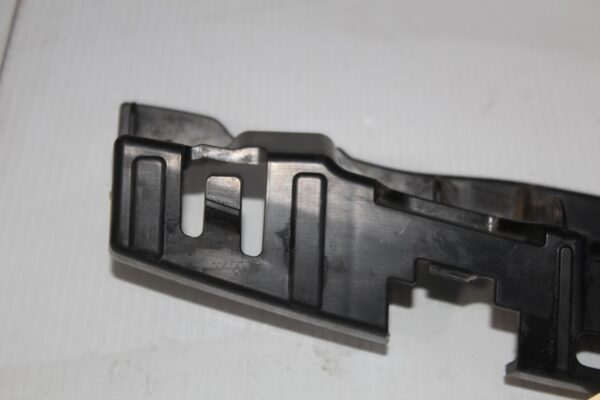 Porsche 95B Macan Rear Centre Bumper Support Bracket Mount 95B807863