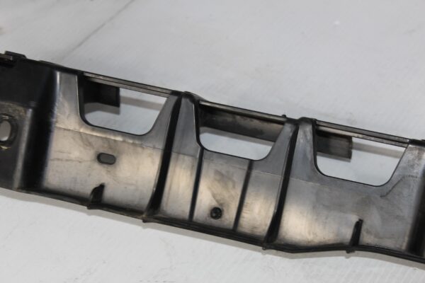 Porsche 95B Macan Rear Centre Bumper Support Bracket Mount 95B807863