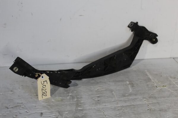 Porsche 95B Macan Front Left Bumper Guide Slide 95B807889A, 95B807889C