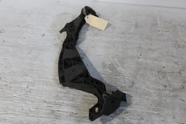 Porsche 95B Macan Front Left Bumper Guide Slide 95B807889A, 95B807889C