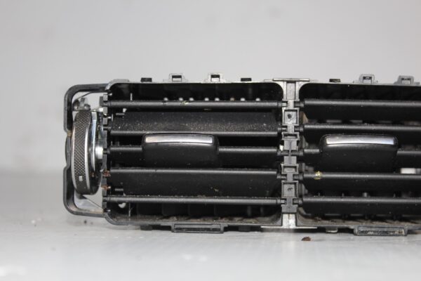 Range Rover L494 Sport Rear Centre Console Air Vent Assembly LR039640, LR087337