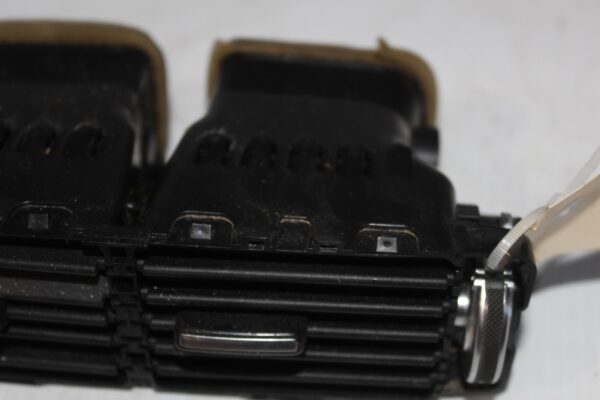 Range Rover L494 Sport Rear Centre Console Air Vent Assembly LR039640, LR087337