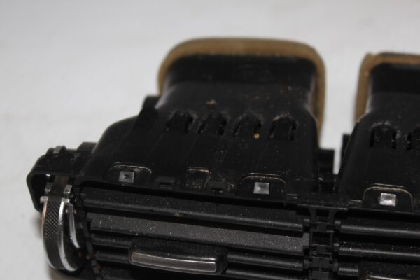 Range Rover L494 Sport Rear Centre Console Air Vent Assembly LR039640, LR087337