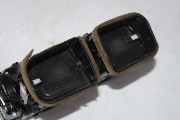 Range Rover L494 Sport Rear Centre Console Air Vent Assembly LR039640, LR087337