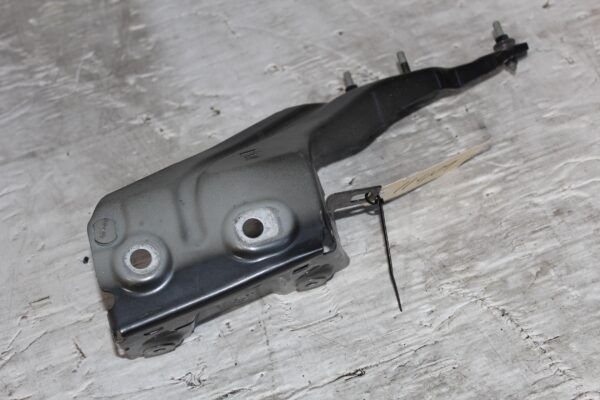 Audi FY Q5 Front Right Fender Mount Support Brace 80A821136A, 80A821132A